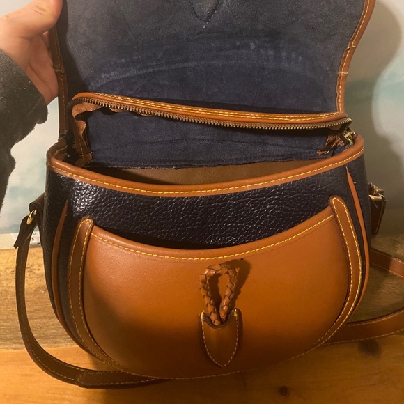 Vintage navy tan Dooney Bourke-like leather purse - Picture 6 of 10